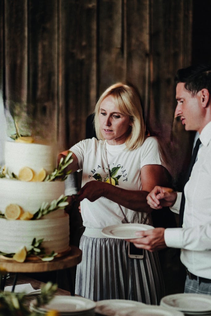 Wedding Planerin Bettina Ponzio aus Augsburg organisiert seit neun Jahren Hochzeiten für ihre Kunden. Dem AUGSBURG JOURNAL hat sie erzählt, warum es ihr Traumjob ist, welche ausgefallenen Wünsche Paare bereits hatten und ob sie auch mal „Nein“ sagt. Foto: Rico Grund