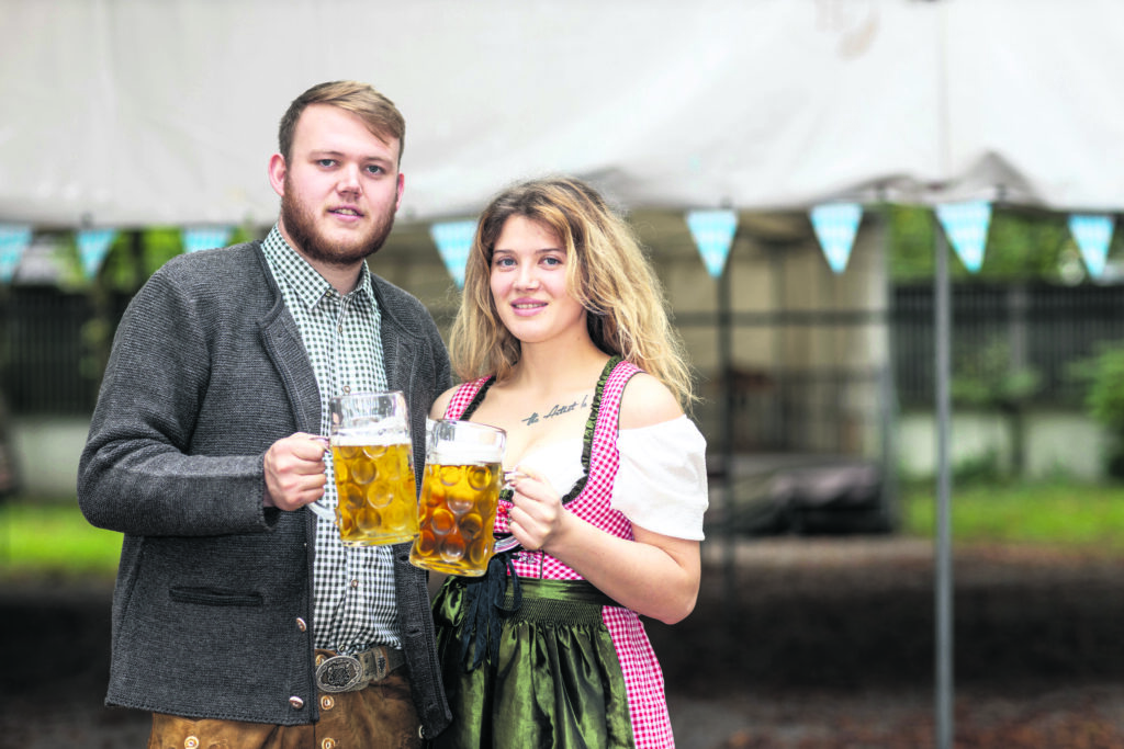 Philipp (23) und Elisabeth (25) retten unsere Lechhauser Kirchweih ...