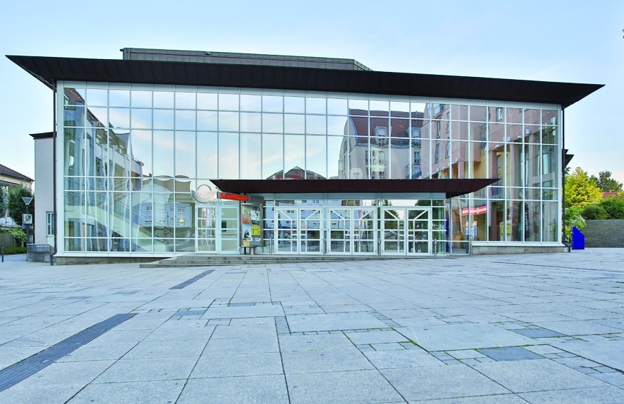 Das Zentrum von Gersthofen mit seiner Stadthalle.