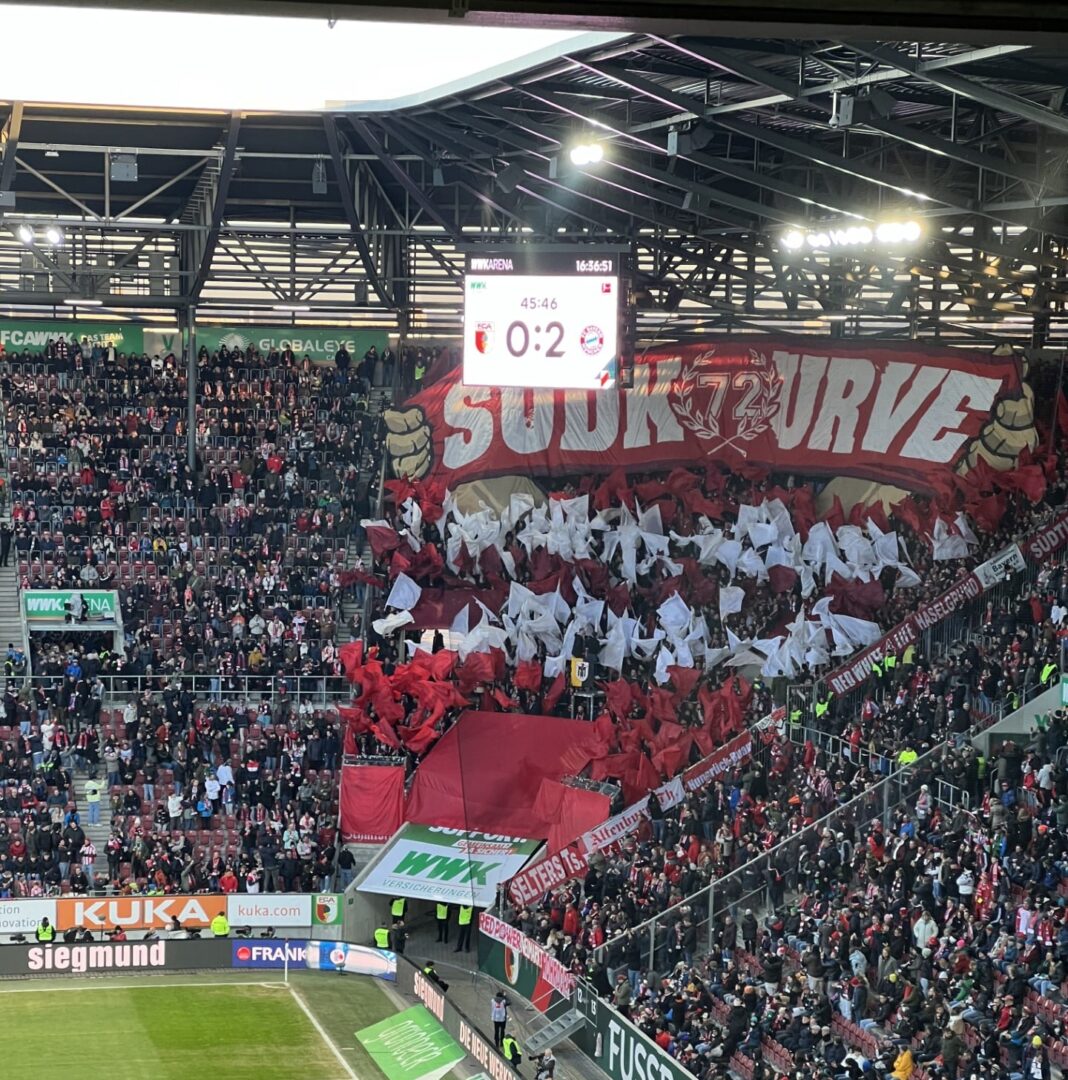 Choreo der Bayern Fans im Spiel gegen den FC Augsburg.