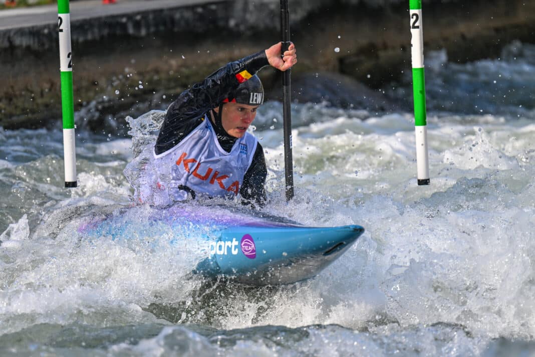 Voll in ihrem Element. Elena Lilik im Augsburger Eiskanal.