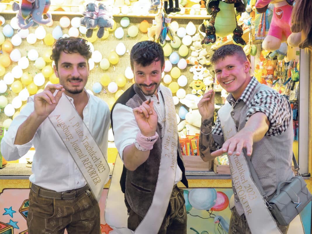 Michel auf dem ersten Platz, Steffen auf dem zweiten und Sebastian auf dem dritten (v.l.) wurden im vergangenen September gewählt und suchen jetzt Trachtkerl-Nachfolger. Gecastet wird gleich am ersten Plärrer-Samstag, dem 24. August. Ab 16 Uhr erwartet das Casting-Team alle, die gerne teilnehmen möchten, bei der Fischbraterei Meeß (gegenüber dem Binswanger-Festzelt).