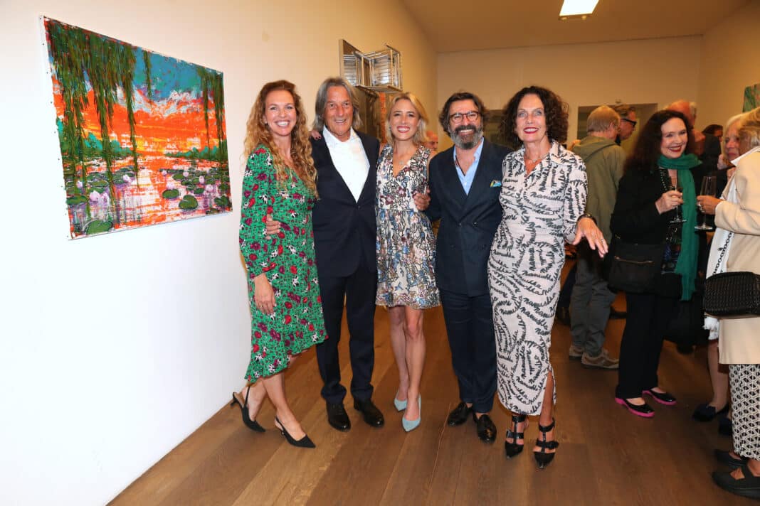 V.li.: Galeristin Maren de Martino, ihr Vater Doc Müller-Wohlfahrt, Franziska Fugger, Mauro Bergonzoli und Karen Lakar (Karin Müller-Wohlfahrt).