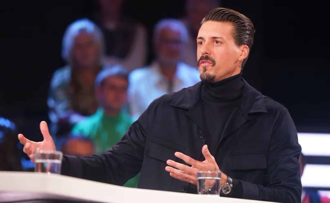 So viel verdient Sandro Wagner als neuer FCA-Trainer. Foto: IMAGO/Martin Hoffmann, CC BY 4.0