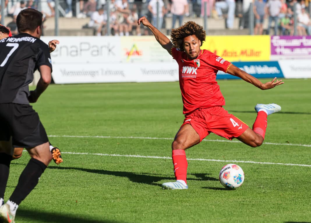 Der FC Augsburg bezwang in der ersten Runde des DFB-Pokals den Halleschen FC mit 2:0. Foto: Krieger