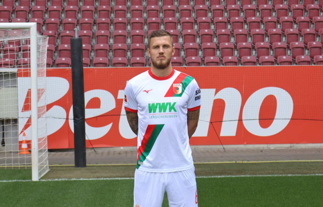 Jeffrey Gouweleeuw bleibt auch unter Sandro Wagner der Kapitän des FCA.