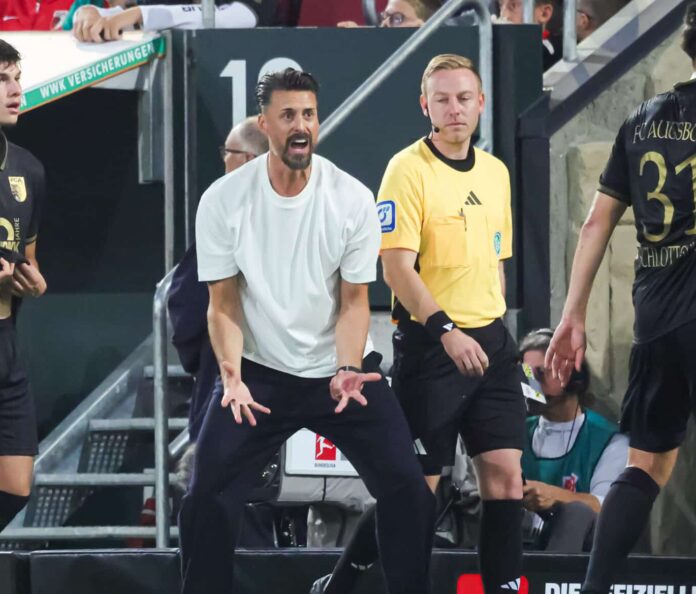 FC Augsburg Der FC Augsburg verliert zu Hause gegen Mainz 05 überdeutlich. Foto: Krieger