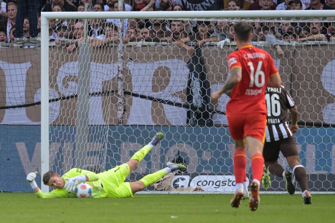 Finn Dahmen hielt gegen St. Pauli, was zu halten war, musste trotzdem zweimal hinter sich greifen. Foto: Kolbert-press