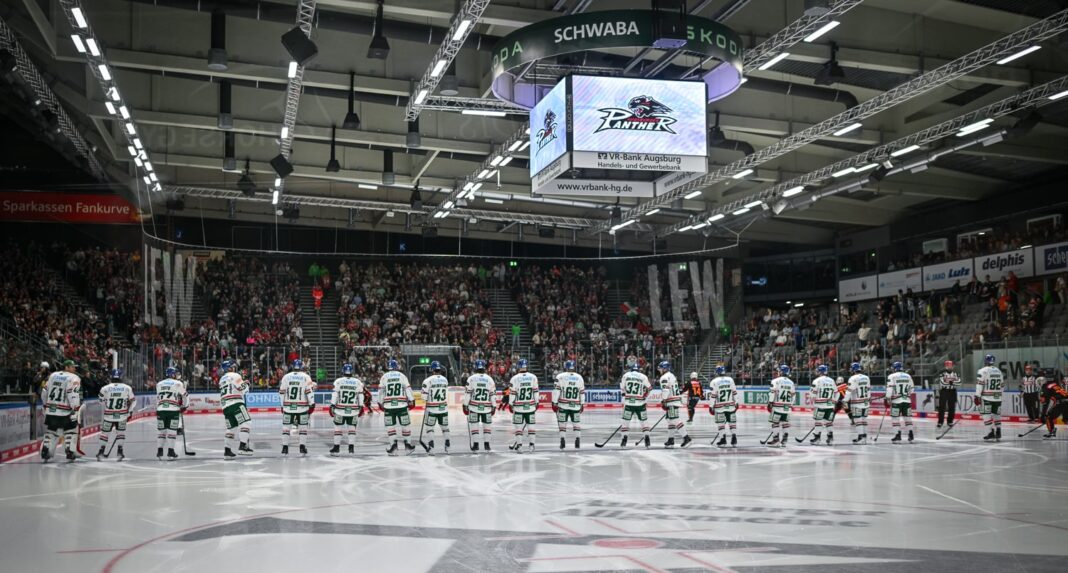 Das Panther Team um Kapitän Maximilian Renner. Foto: Sport in Augsburg
