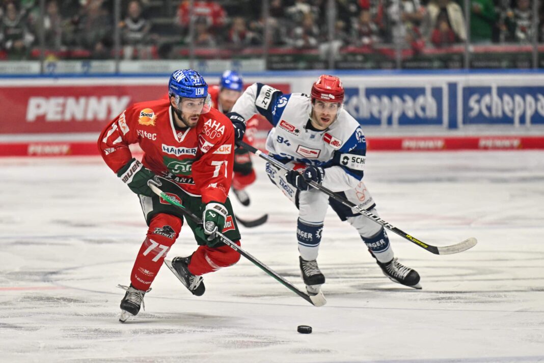 Luca Tosto (li.) schnürt seine Schlittschuhe ab sofort für die DEG.Foto: Sport in Augsburg