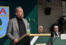 Der FC Augsburg präsentiert auf der Mitgliederversammlung Rekordzahlen – und plant mit einem Minus