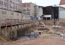 Keine Schadstoffe: Bauarbeiten am Augsburger Staatstheater laufen wieder Ein Schadstoffverdacht im Großen Haus des Staatstheaters Augsburg hat sich nicht bestätigt. Die Bauarbeiten werden planmäßig fortgeführt.