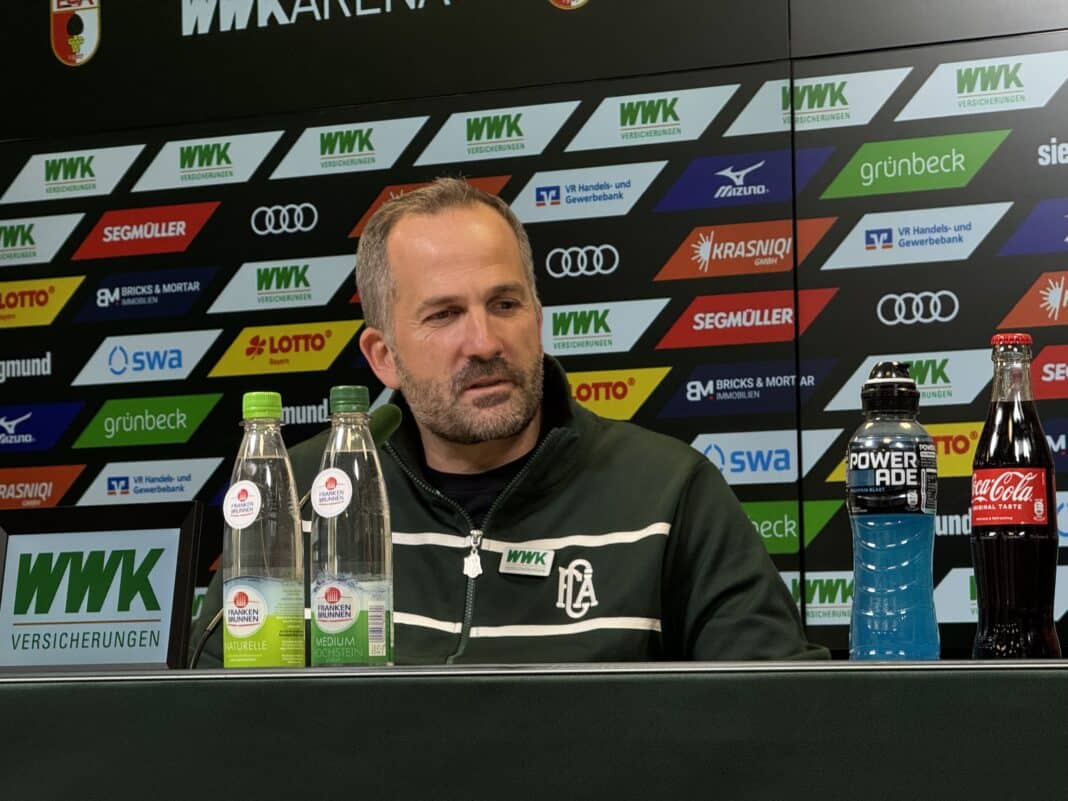 Manuel Baum bei der Pressekonferenz.