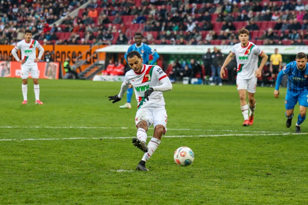 Alexis Claude-Maurice traf für den FCA zum Sieg gegen Heidenheim. Foto: Kolbert-press