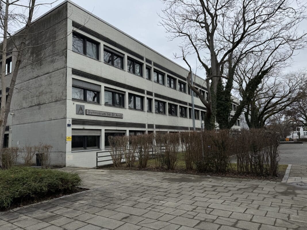 Das St. Anna Gymnasium in Augsburg.