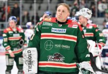 Panther Teammanager Markus Keller im Interview: „Das Telefon scheppert eigentlich durchgehend“ Nicht nur im Büro: Für die letzten Saisonspiele kehrte Markus Keller noch einmal in den Kader als Ersatzkeeper zurück. Zum Einsatz kam es aber nicht. Foto: Adrian Goldberg/Sportberichte