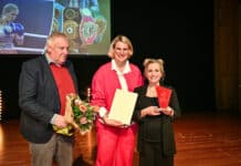 Augsburger Sportgala 2026: Tiny Tina Rupprecht verteidigt ihren Titel als Sportlerin des Jahres Tiny Tina Rupprecht rechts neben OB Eva Weber und Herbert Schmoll, der ihr die Auszeichnung des Verains Augsburg-Allgäuer Sportpresse verlieh.