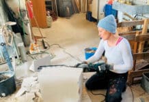 Eva Gold: Mit der Kunst und ihrem Körper auf Kuschelkurs