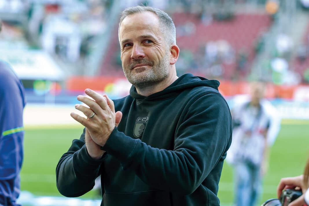 Manuel Baum bleibt bis 2028 Trainer des FC Augsburg. Foto: Kolbert-press