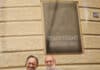 Ulrich Kneissl und Peter Apsel: Ja-Wort in Jeans Ulrich Kneissl (links) und Peter Apsel vor dem Standesamt Augsburg -sie gaben sich leger-schick in Jeans und Sakko das Ja-Wort. Foto: privat