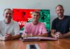 Neuzugang für die Defensive: FC Augsburg verpflichtet Hennes Behrens Benjamin Weber, Hennes Behrens und Michael Ströll (v.li.). Foto: FC Augsburg